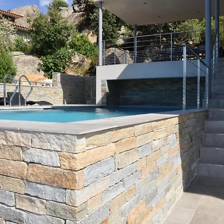 Magnifique Avec Piscine Chauffee, Vue Et Montage *