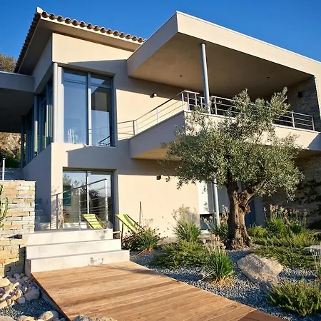 Magnifique Avec Piscine Chauffee, Vue Et Montage