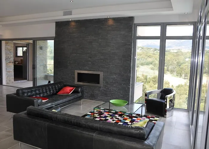 Magnifique Avec Piscine Chauffee, Vue Et Montage