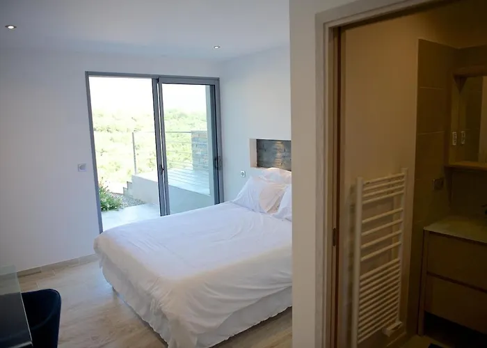 Magnifique Avec Piscine Chauffee, Vue Et Montage