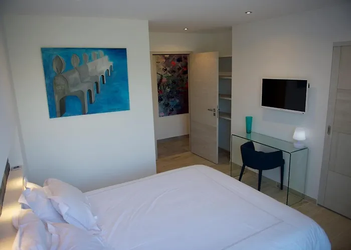 Villa Magnifique Avec Piscine Chauffee, Vue Et Montage *