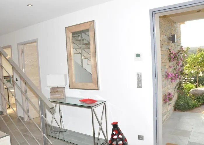 Villa Magnifique Avec Piscine Chauffee, Vue Et Montage