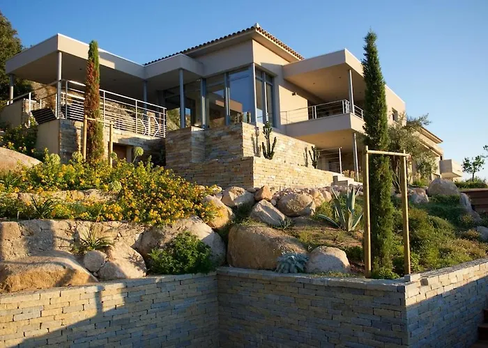 Magnifique Avec Piscine Chauffee, Vue Et Montage