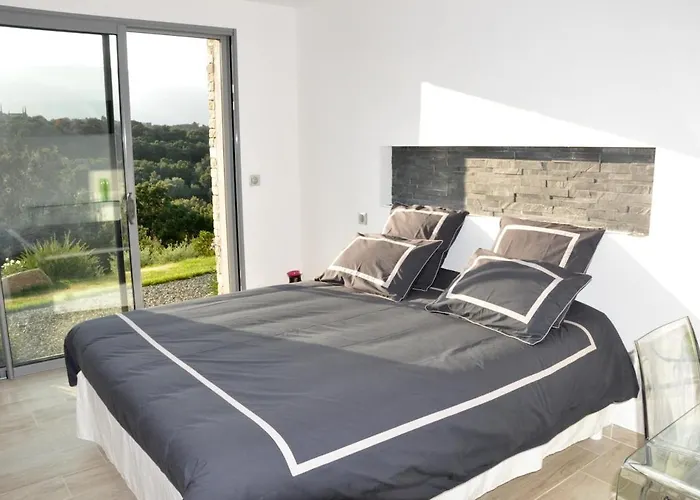 Magnifique Avec Piscine Chauffee, Vue Et Montage